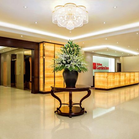 Hilton Garden Inn Hanoi Bagian luar foto