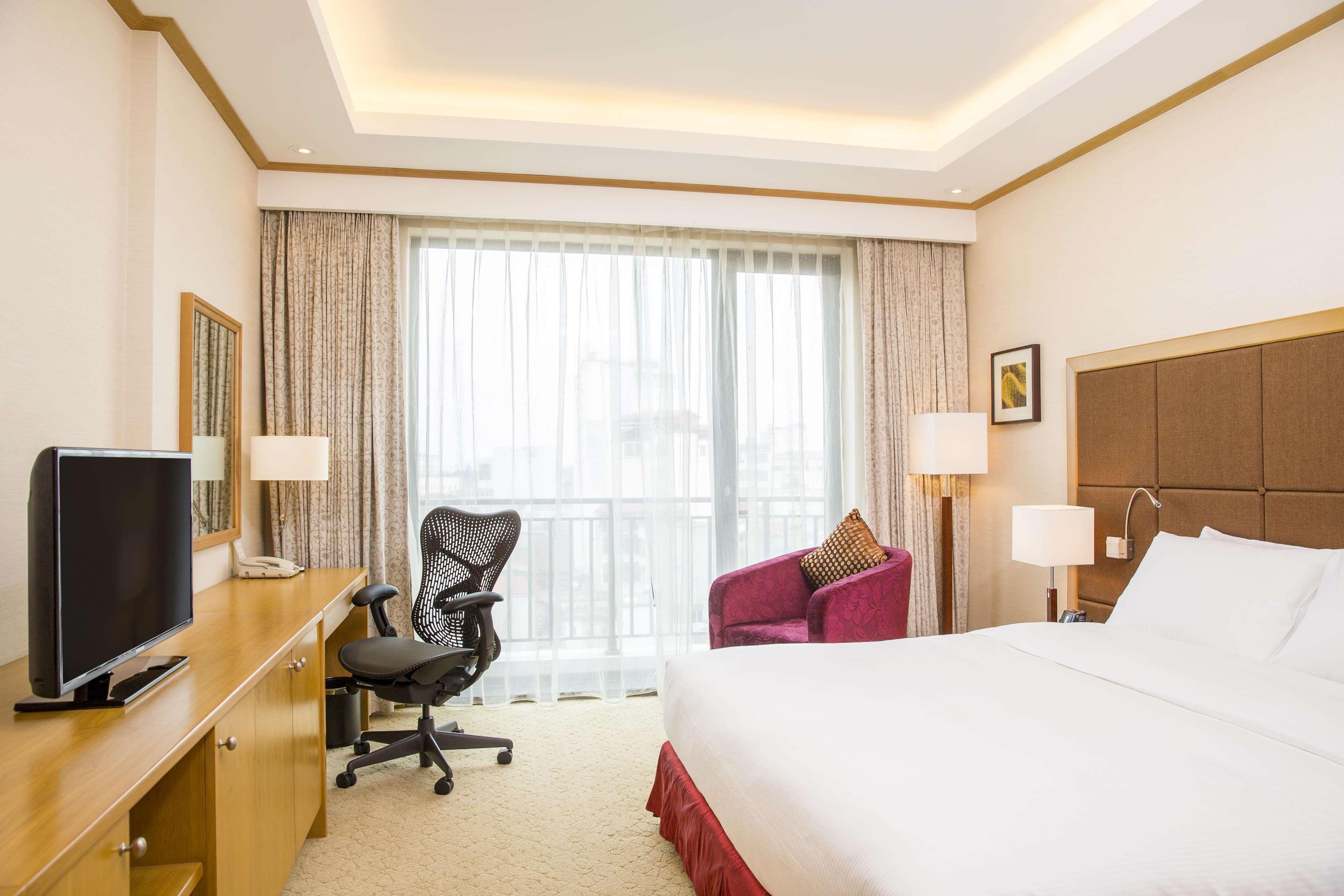 Hilton Garden Inn Hanoi Bagian luar foto