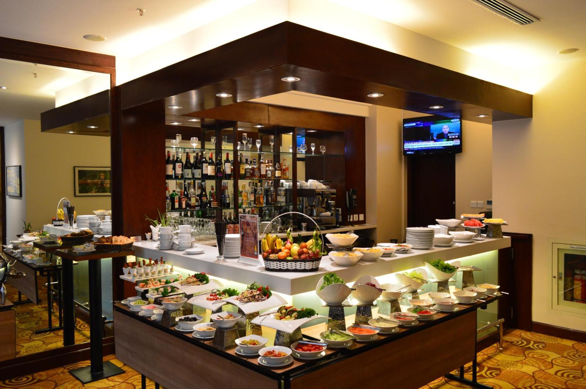 Hilton Garden Inn Hanoi Bagian luar foto