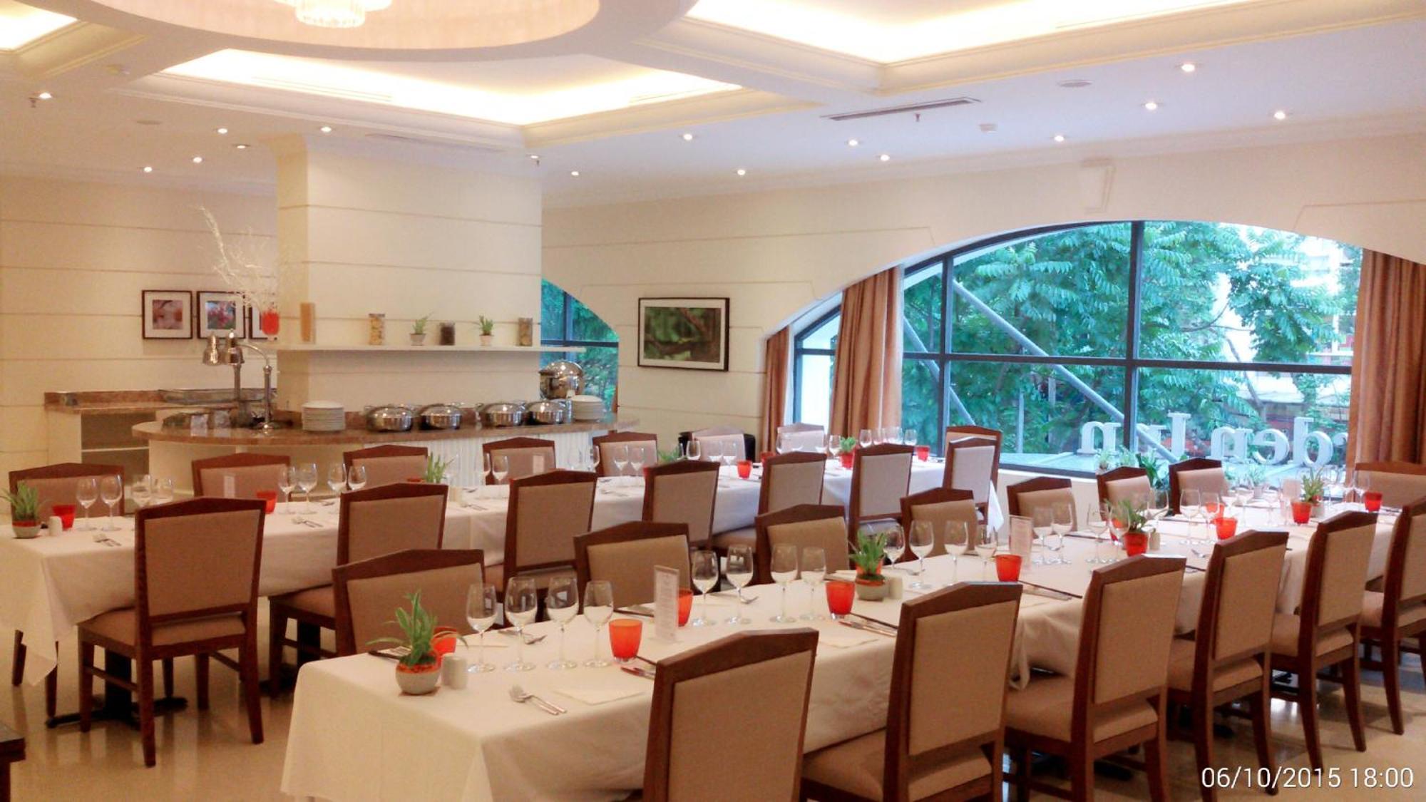 Hilton Garden Inn Hanoi Bagian luar foto