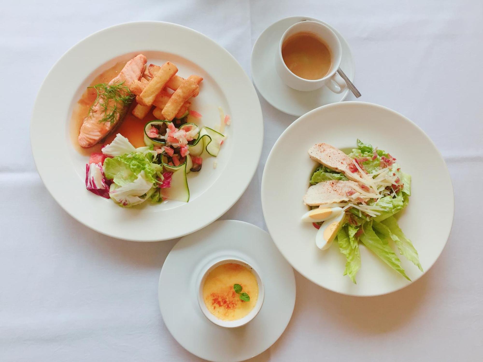 Hilton Garden Inn Hanoi Bagian luar foto