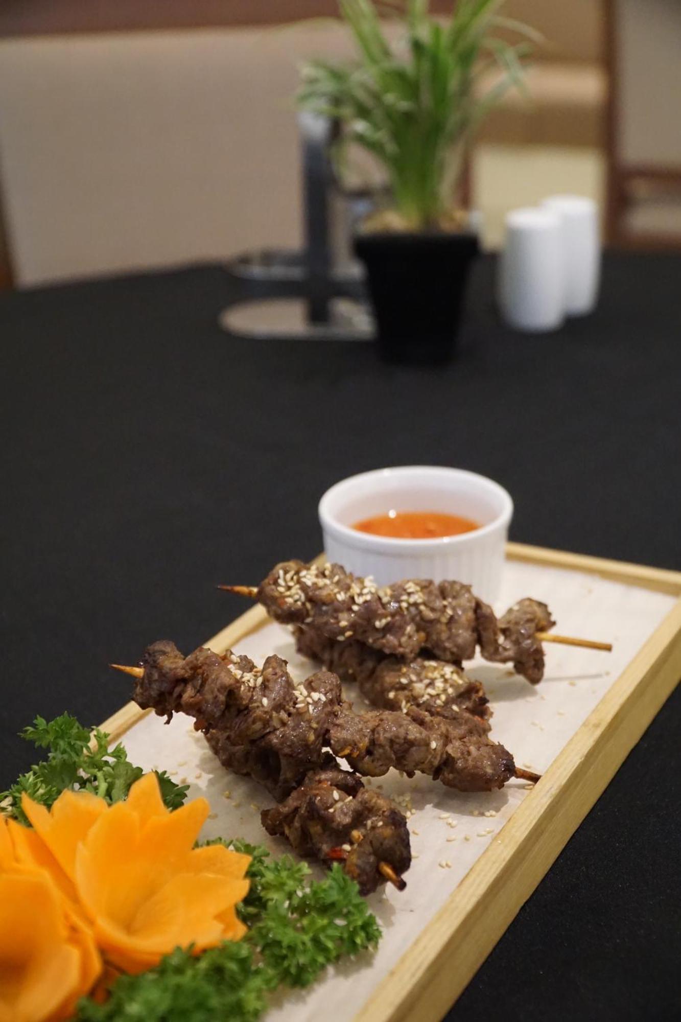 Hilton Garden Inn Hanoi Bagian luar foto