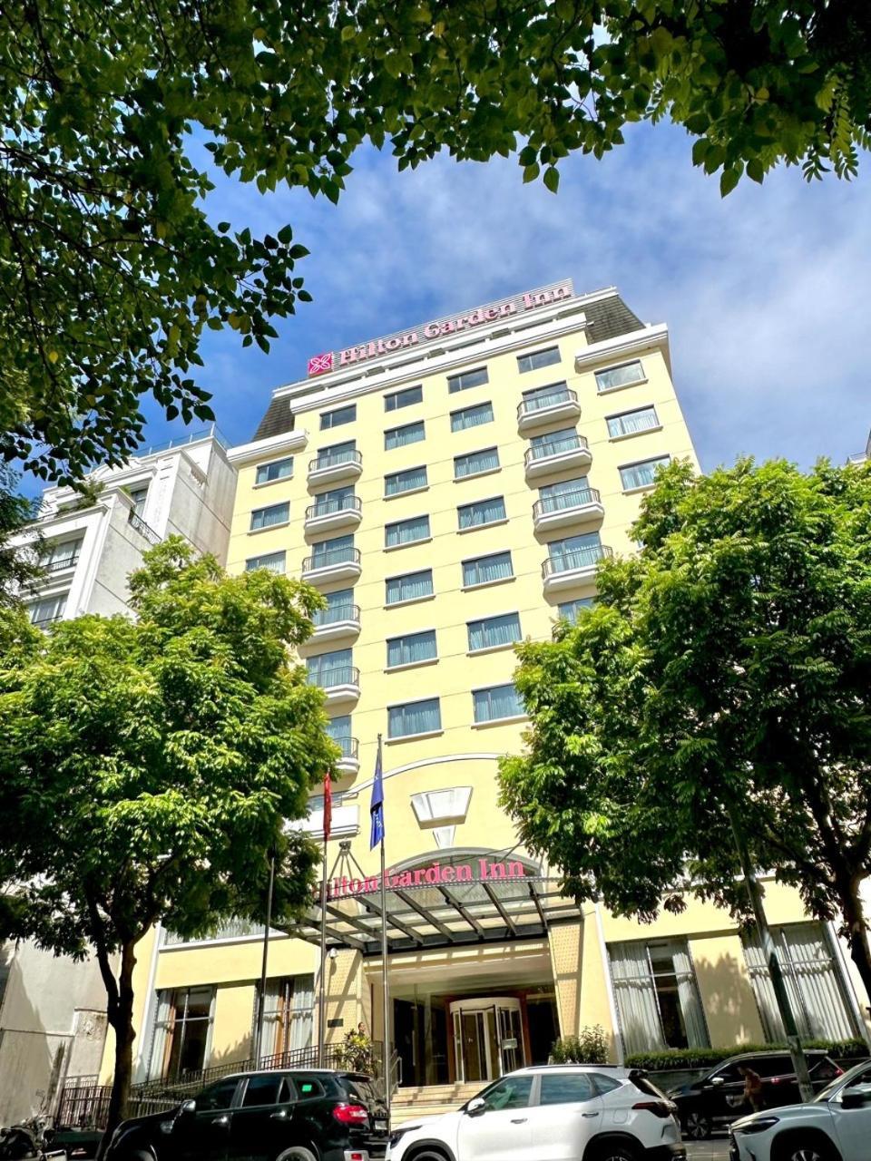 Hilton Garden Inn Hanoi Bagian luar foto