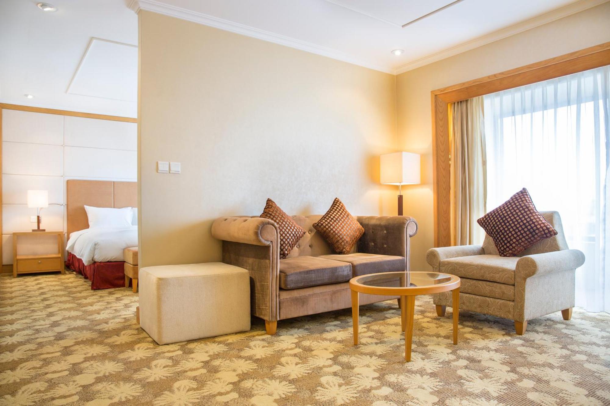 Hilton Garden Inn Hanoi Bagian luar foto