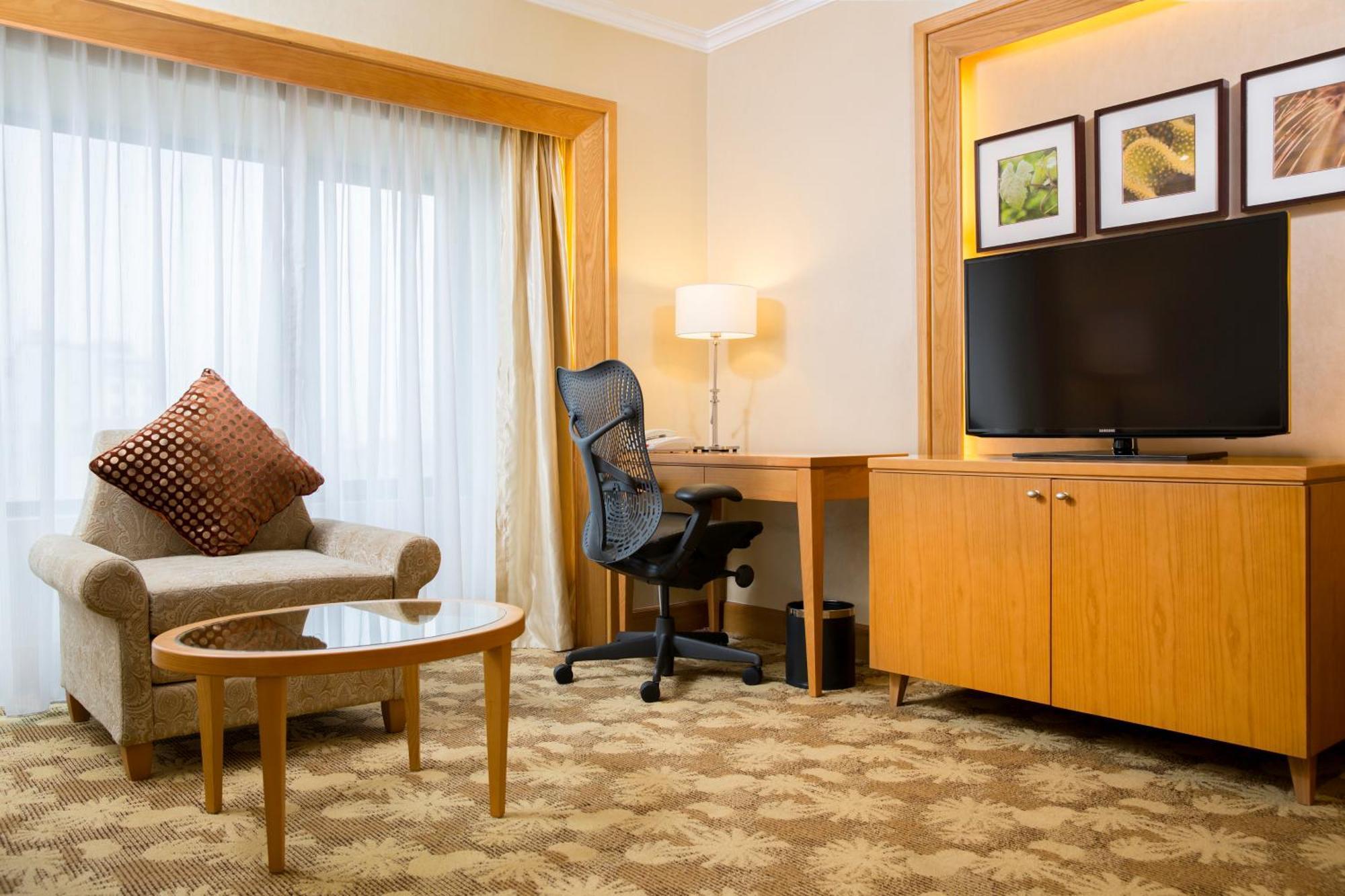 Hilton Garden Inn Hanoi Bagian luar foto