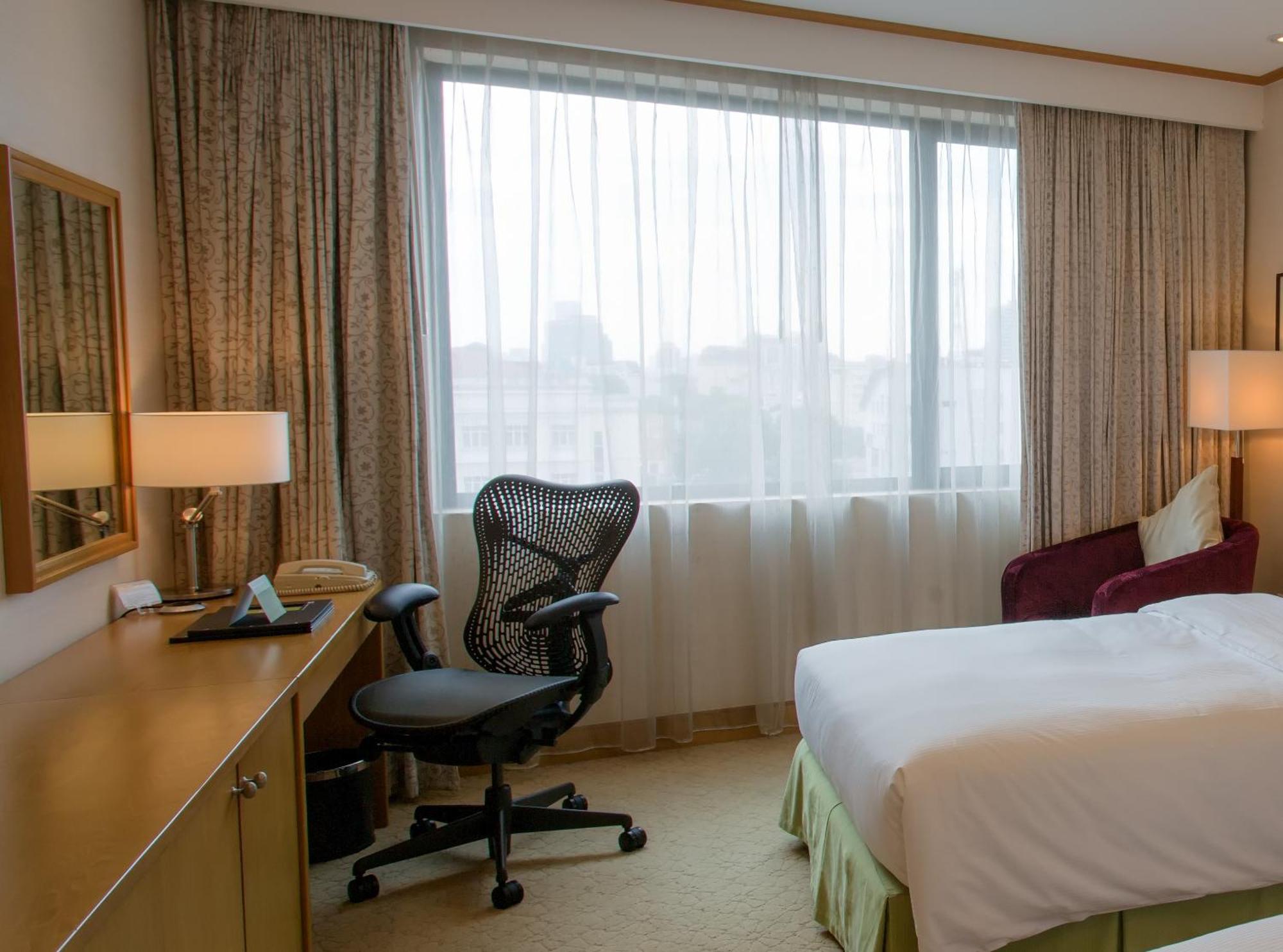 Hilton Garden Inn Hanoi Bagian luar foto