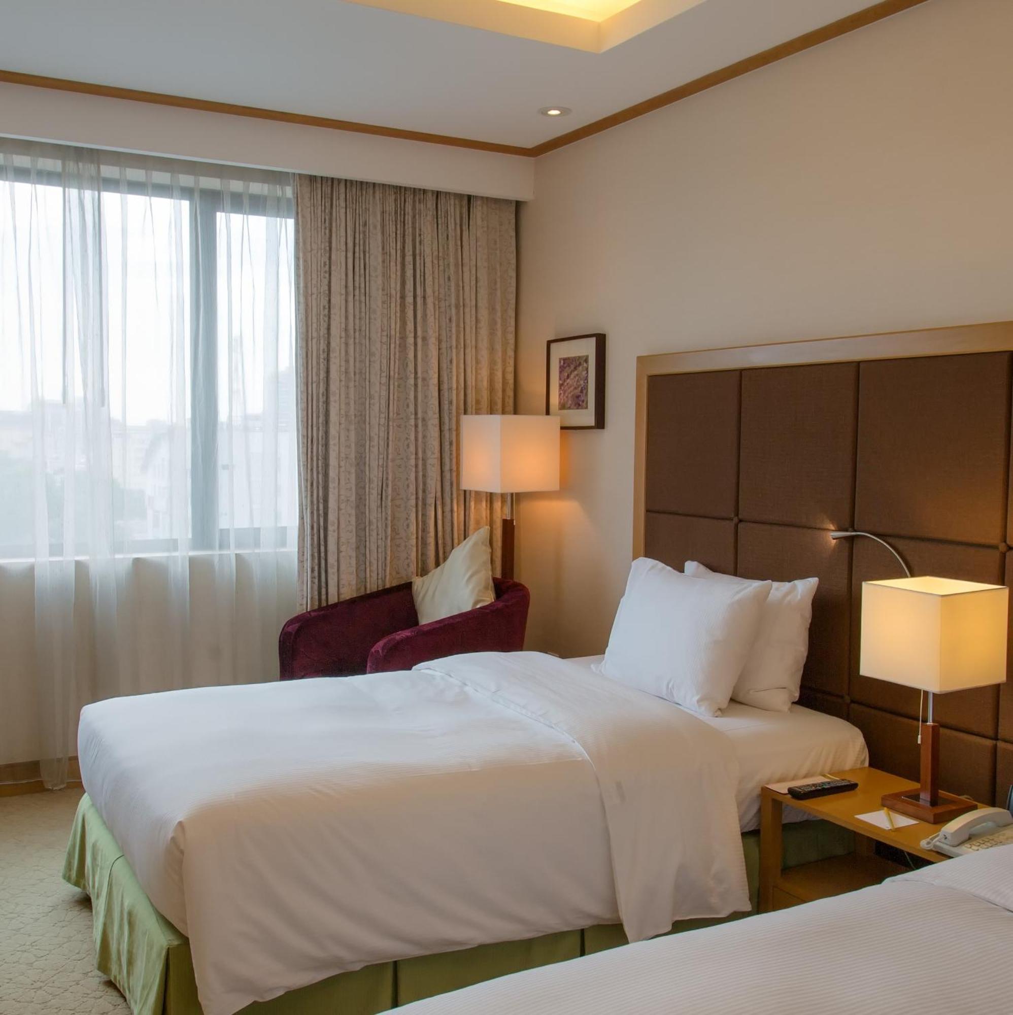 Hilton Garden Inn Hanoi Bagian luar foto