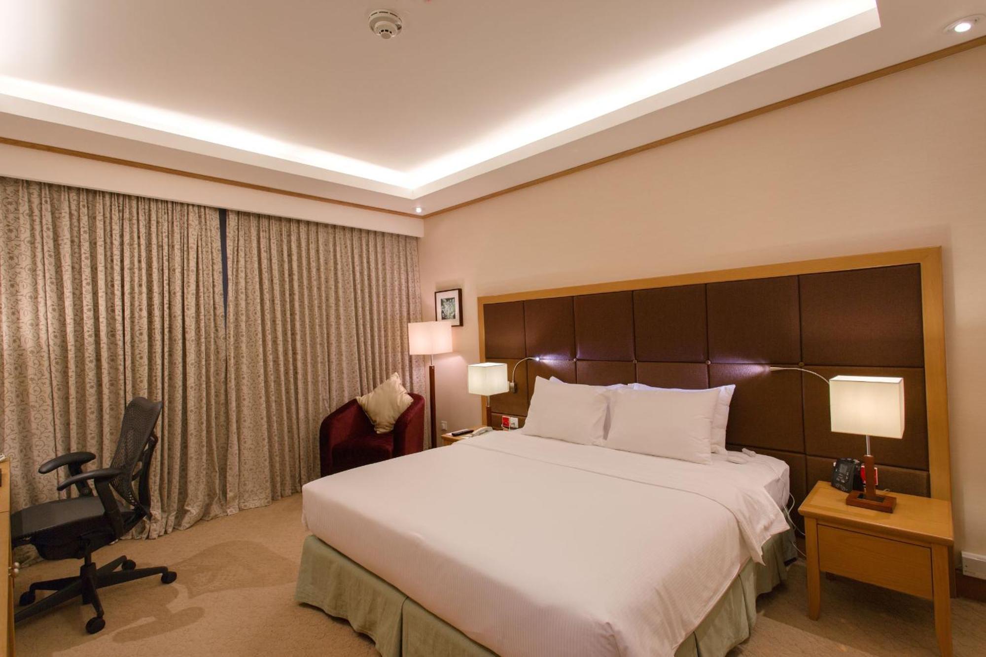 Hilton Garden Inn Hanoi Bagian luar foto