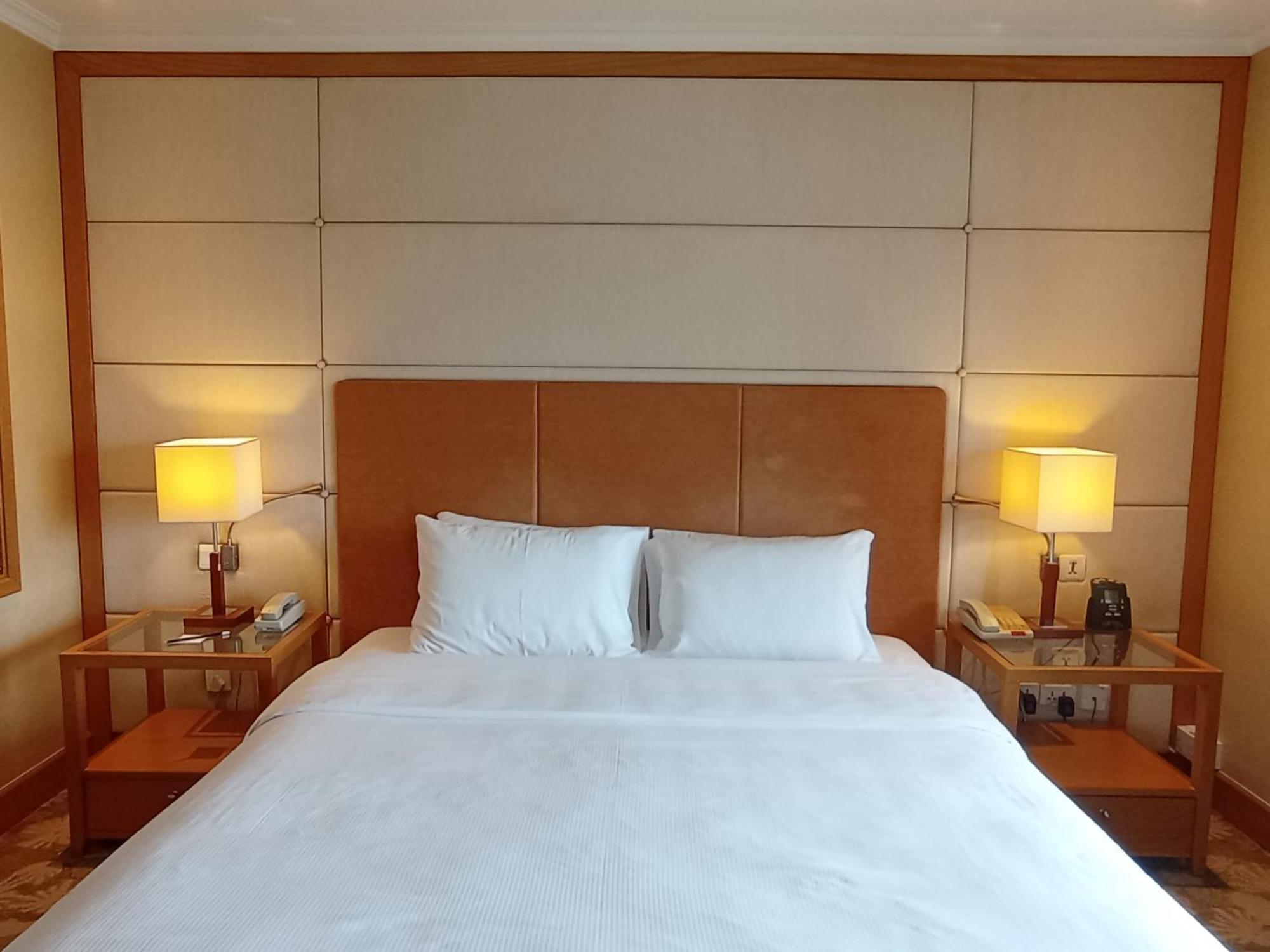 Hilton Garden Inn Hanoi Bagian luar foto