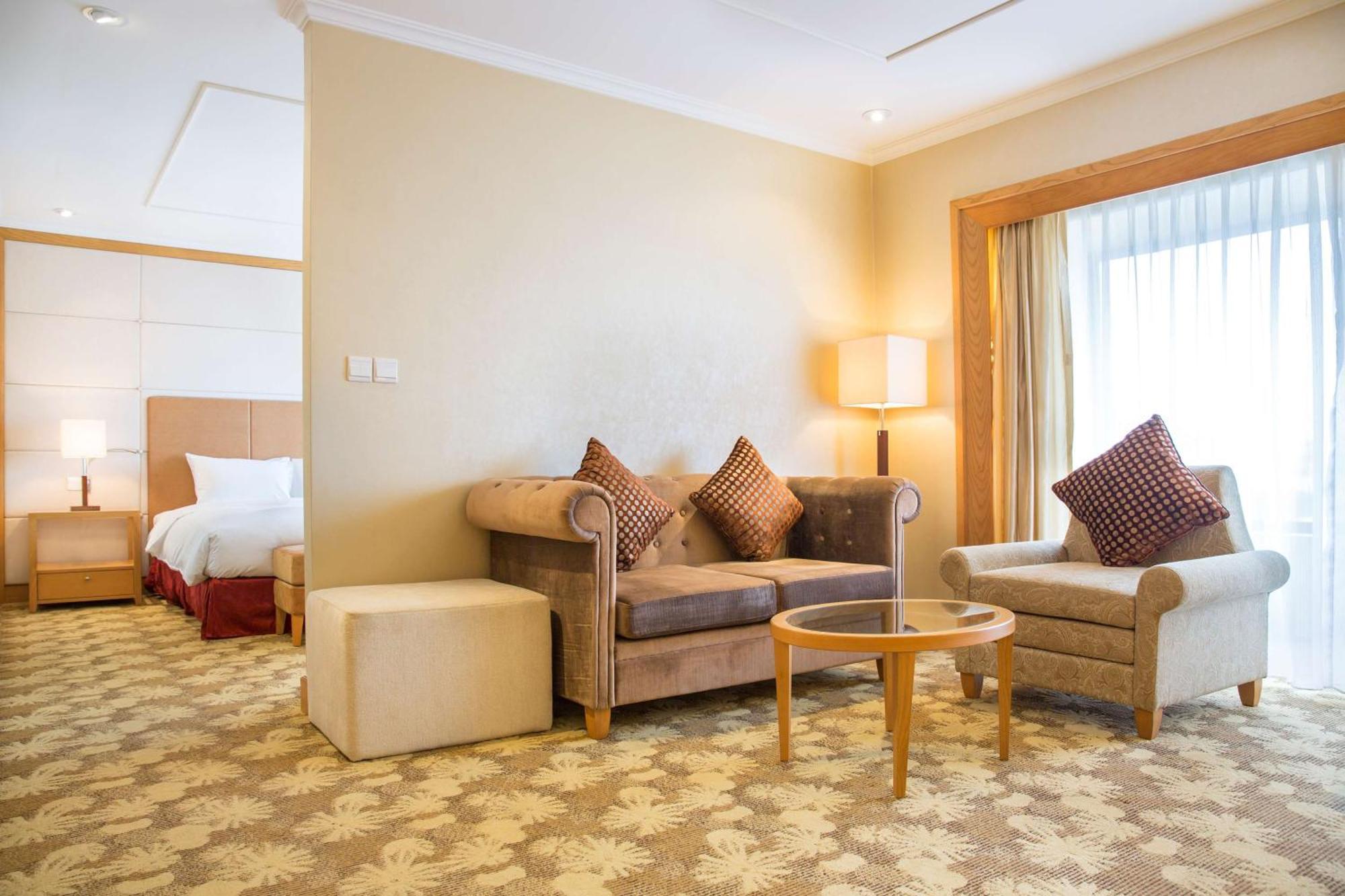Hilton Garden Inn Hanoi Bagian luar foto