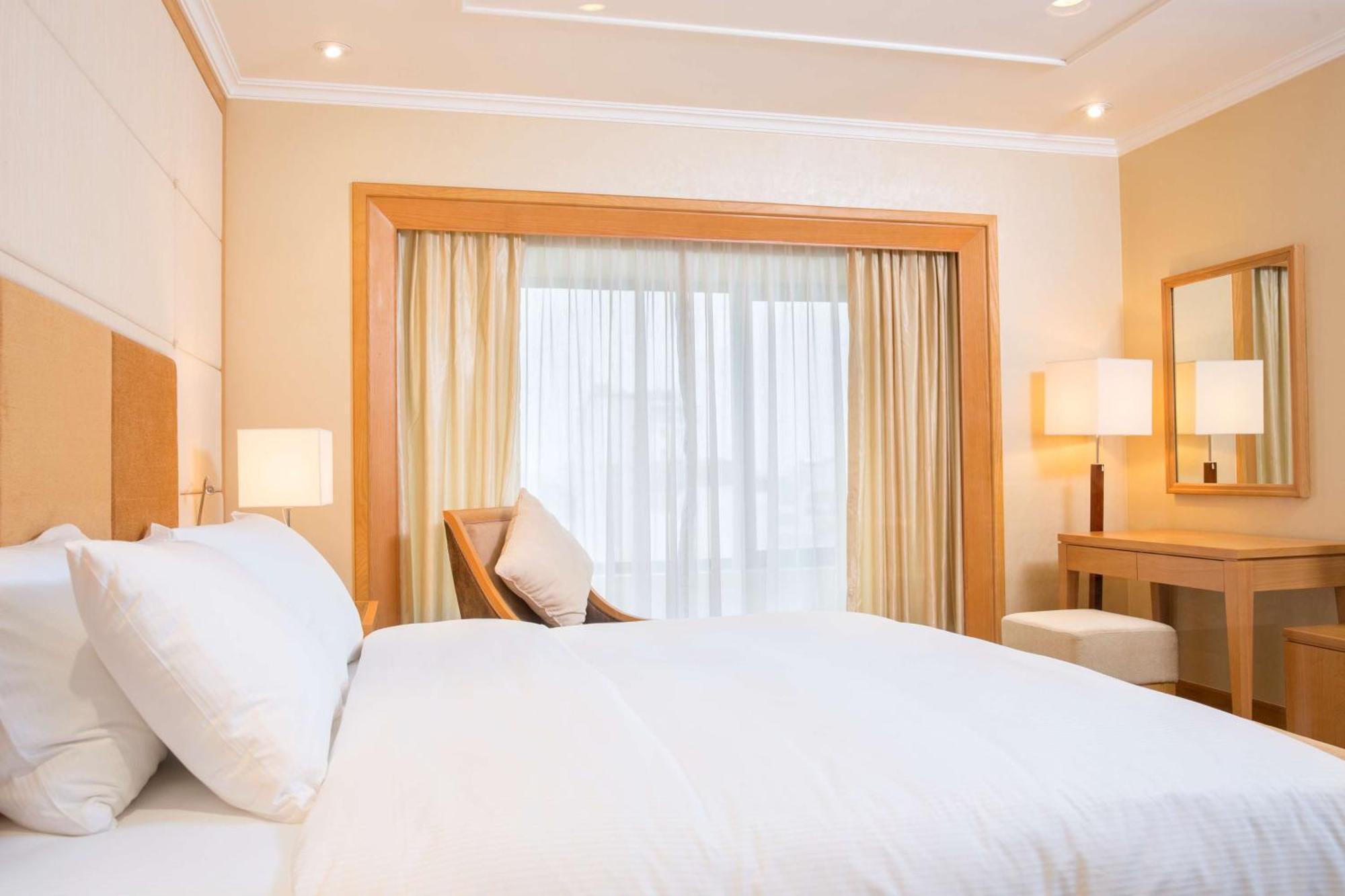 Hilton Garden Inn Hanoi Bagian luar foto