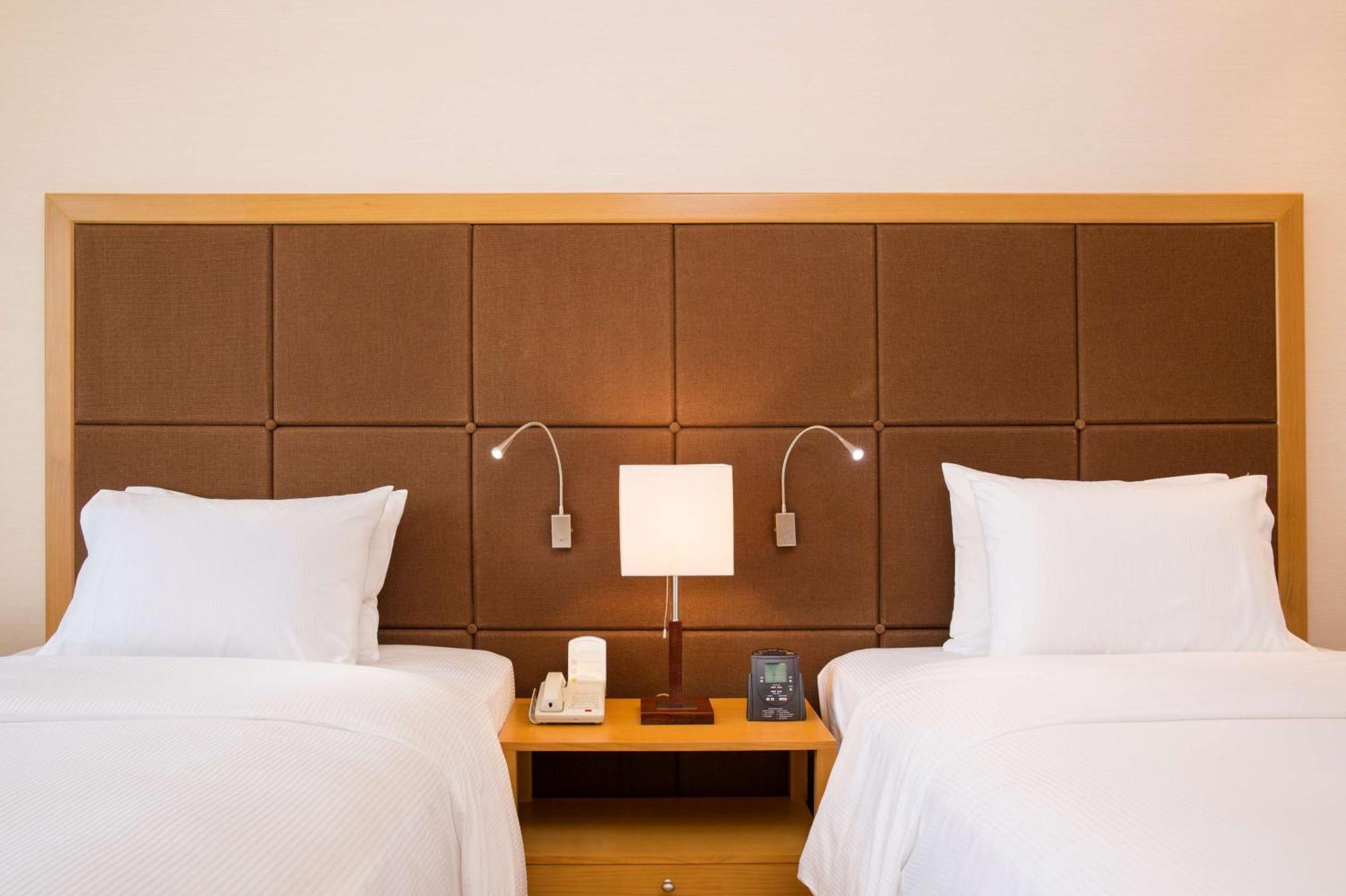 Hilton Garden Inn Hanoi Bagian luar foto