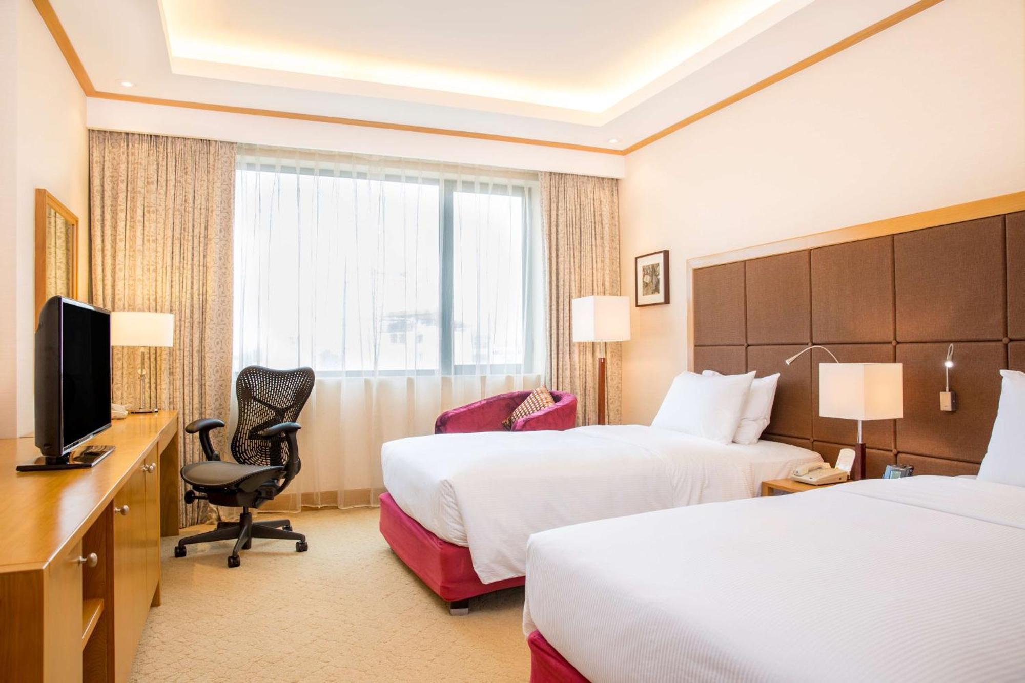 Hilton Garden Inn Hanoi Bagian luar foto