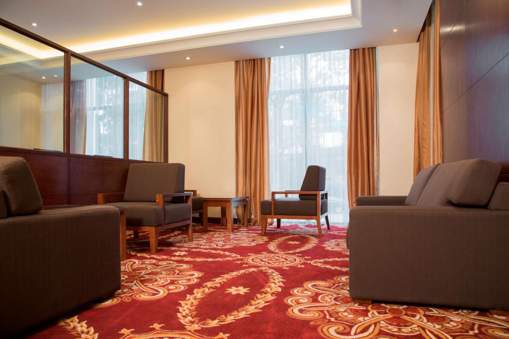 Hilton Garden Inn Hanoi Bagian luar foto