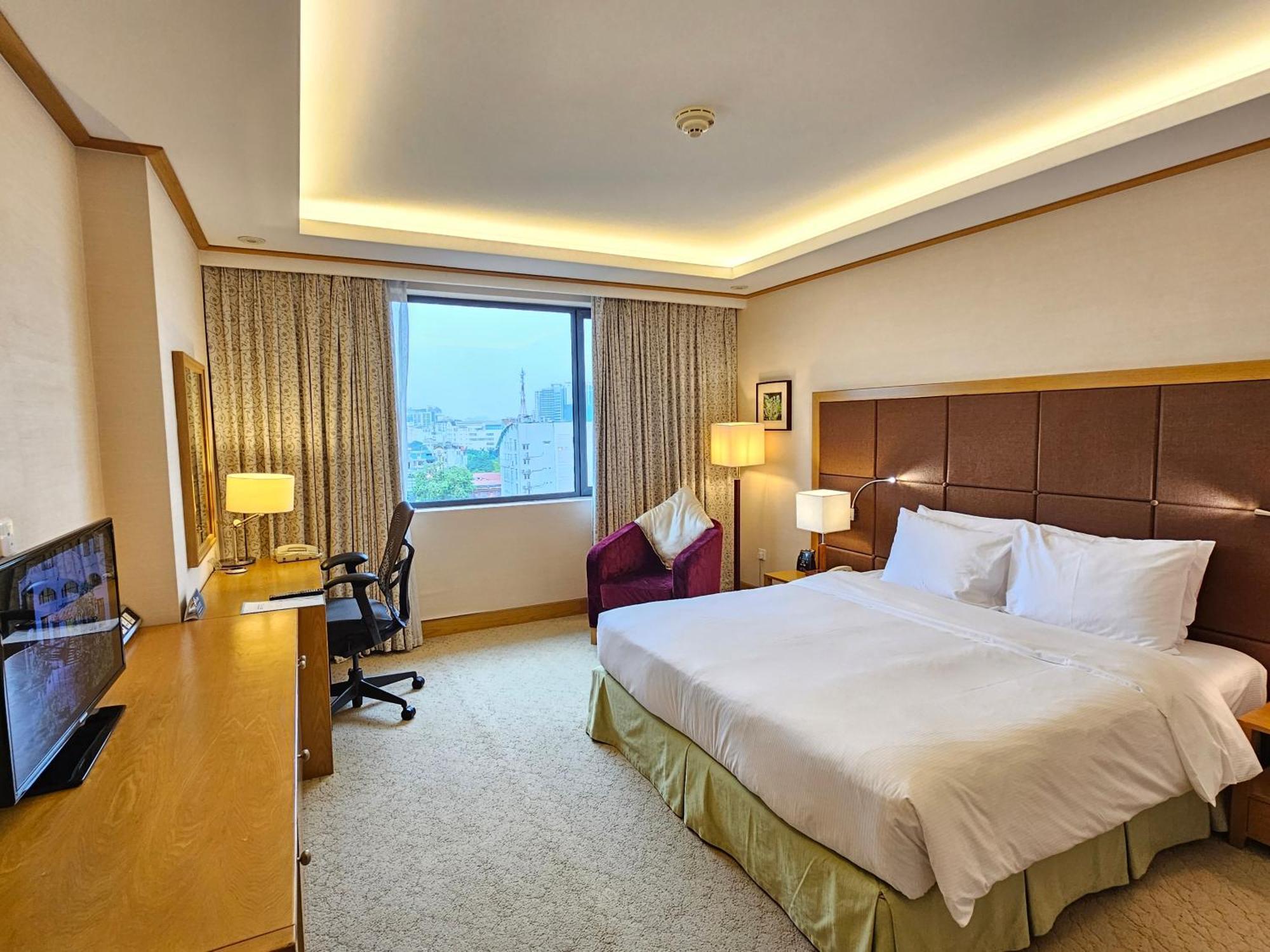 Hilton Garden Inn Hanoi Bagian luar foto