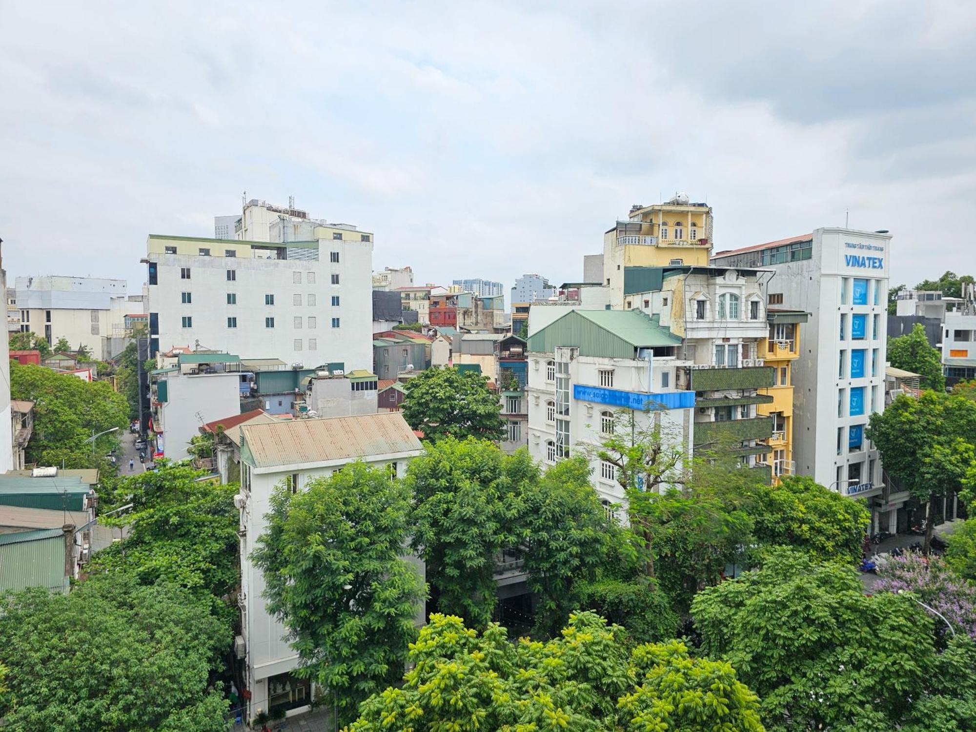 Hilton Garden Inn Hanoi Bagian luar foto