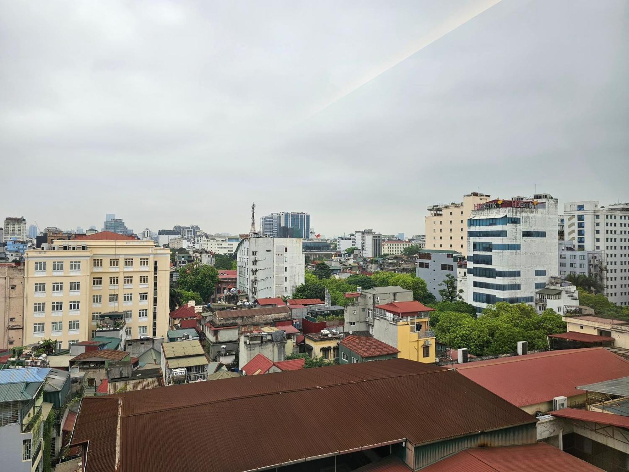 Hilton Garden Inn Hanoi Bagian luar foto