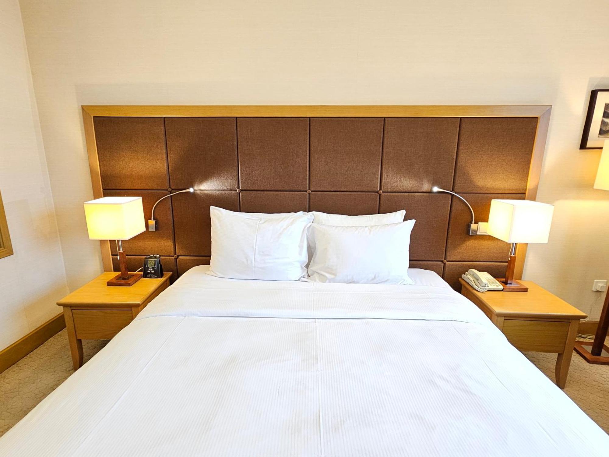 Hilton Garden Inn Hanoi Bagian luar foto