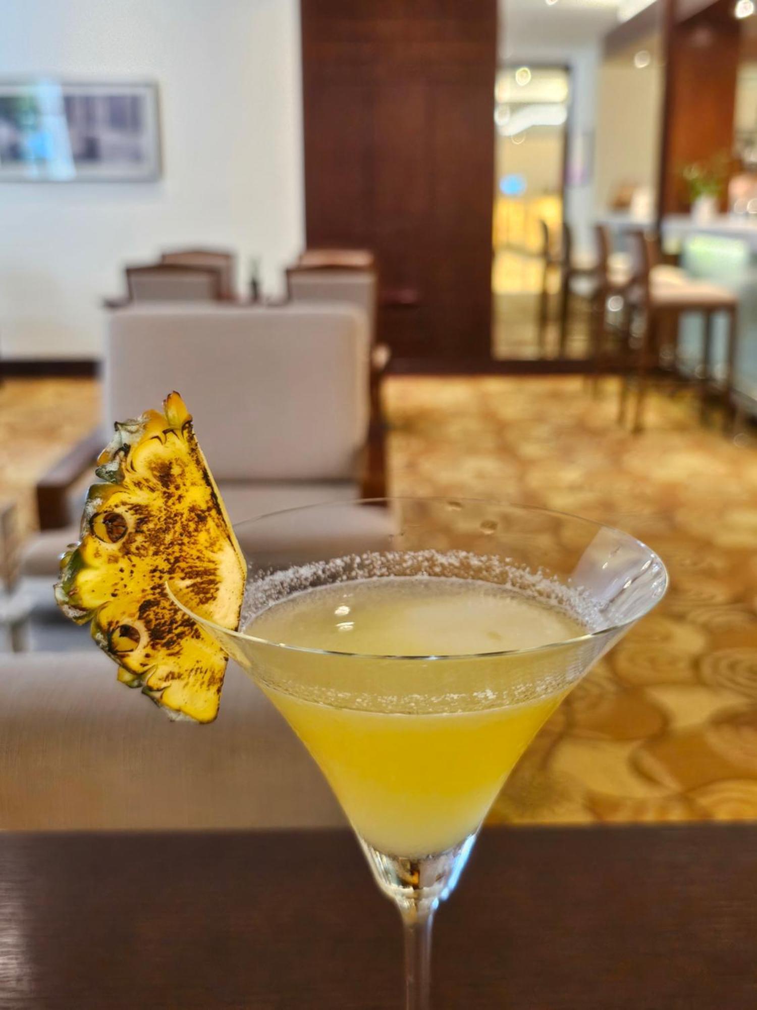 Hilton Garden Inn Hanoi Bagian luar foto