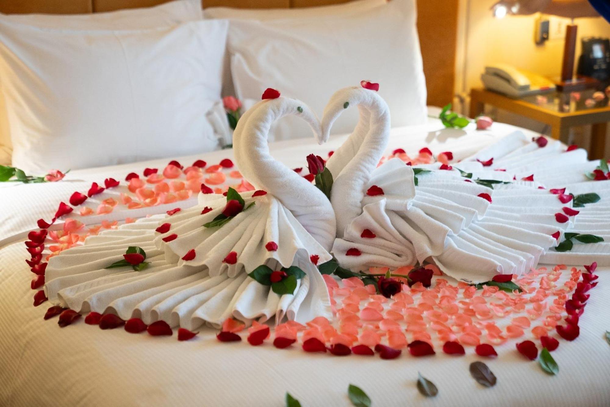 Hilton Garden Inn Hanoi Bagian luar foto
