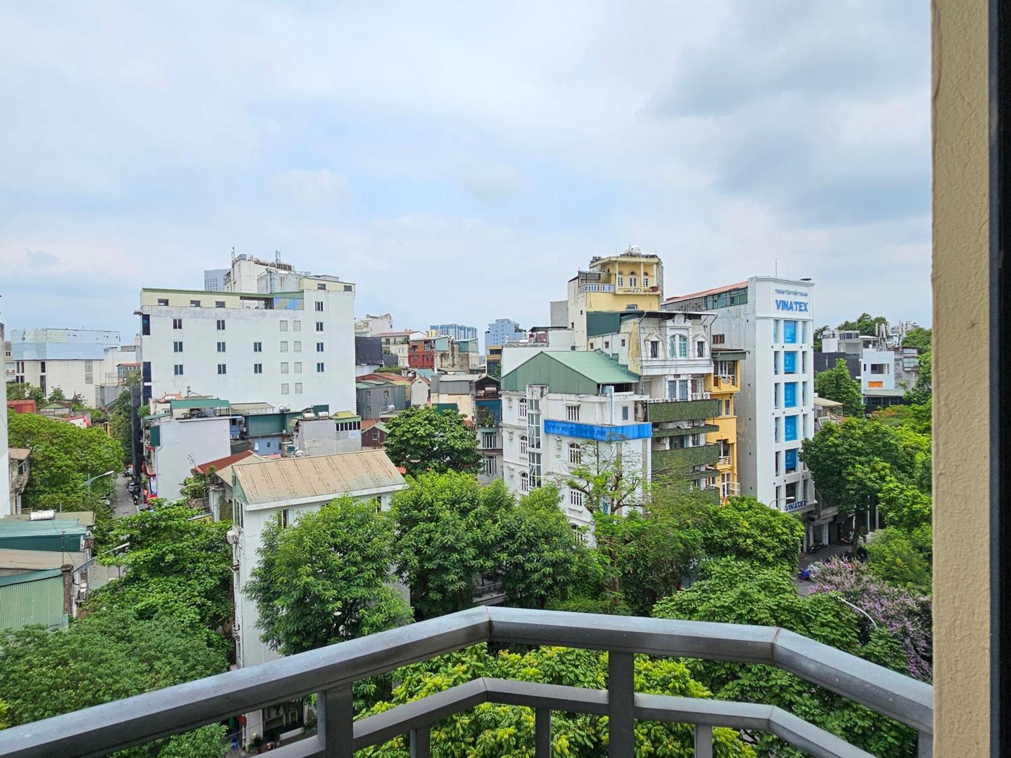 Hilton Garden Inn Hanoi Bagian luar foto